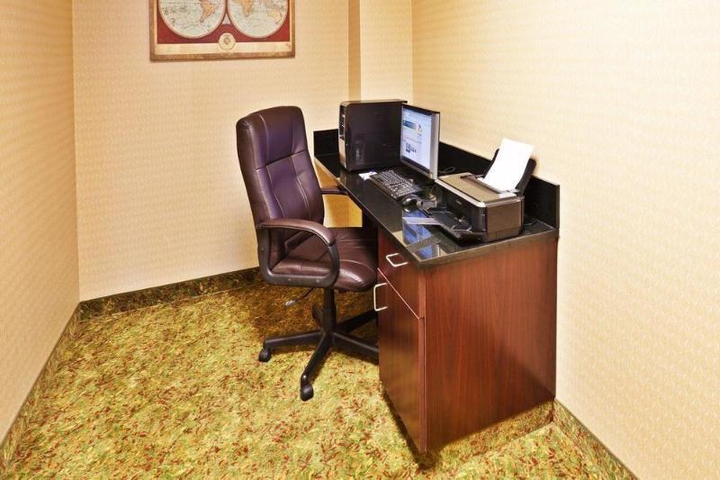 Holiday Inn Express Hotel & Suites Perry, An Ihg Hotel Exterior foto